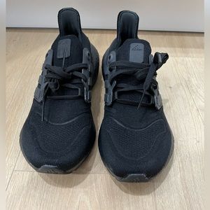 Men’s Ultraboost, Size 8 NEW WITHOUT BOX, OR GOOD OFFER
